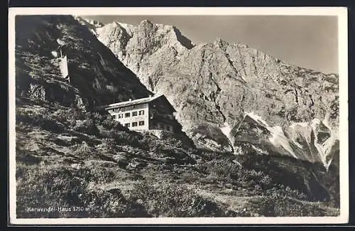 AK Karwendel-Haus, Blick auf die Berghütte