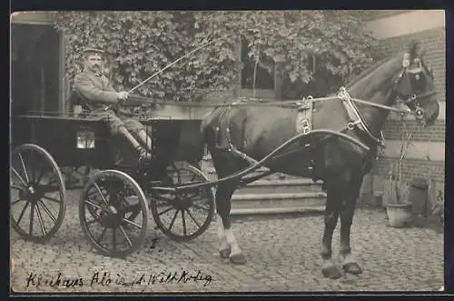 AK Pferdekutsche auf einem Hof