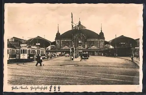 AK Halle /Saale, Strassenbahnen und Hauptbahnhof