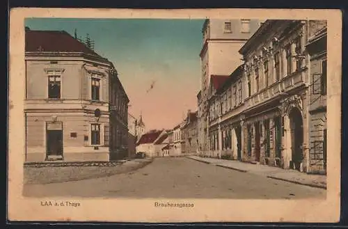 AK Laa a. d. Thaya, Partie in der Brauhausgasse mit Blick auf Kirchturm