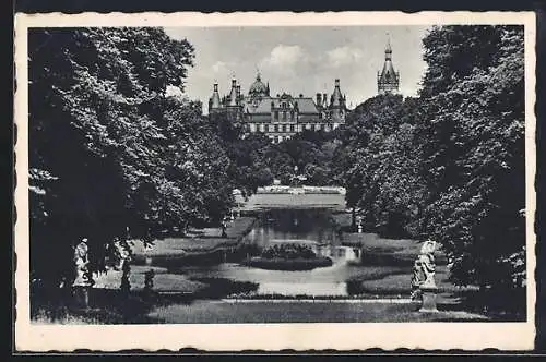 AK Schwerin / Mecklenburg, Blick auf das Schloss