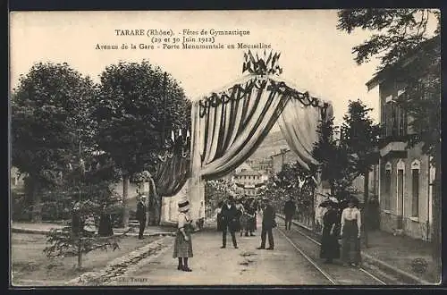 AK La Tour-de-Salvagny, Le Couvent des Religieuses et Route de Lyon