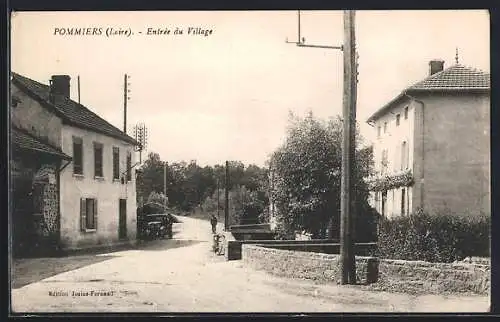 AK Pommiers, Entrèe du Village