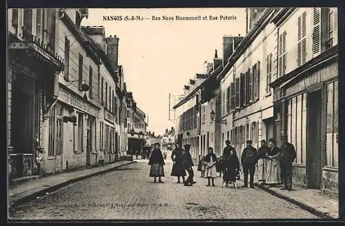 AK Nangis, Rue Noas Daumesnil et Rue Poterie