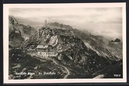 AK Pichlhütte /Karnische Alpen, Berghütte mit Umgebung