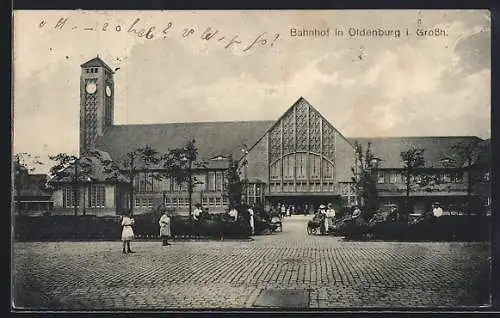 AK Oldenburg / O., Bahnhof mit Menschen