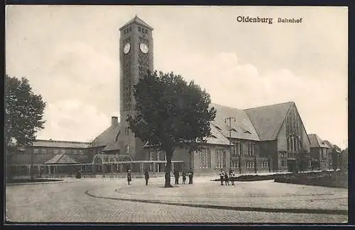 AK Oldenburg / O., Partie am Bahnhof