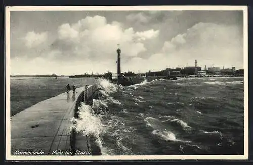 AK Warnemünde, Mole bei Sturm