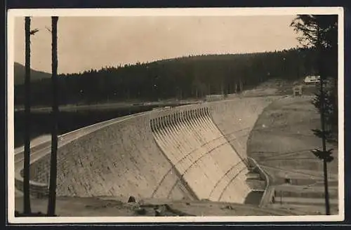 AK Forbach, Die Schwarzenbachtalsperre, Die Stadtmauer mit Überlauf