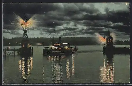 AK Konstanz, Hafen mit Leuchtturm und Dampfer am Abend