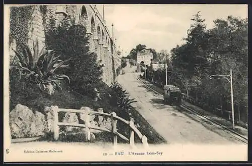 AK Pau, L`Avenue Léon-Say, Strassenbahn