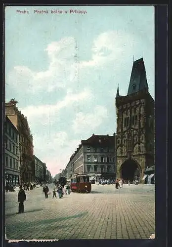 AK Prag, Pulverturm und Graben mit Strassenbahn