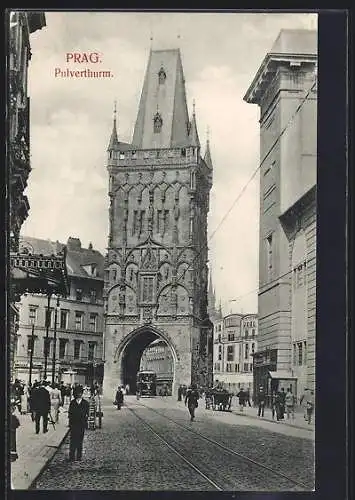 AK Prag, Strassenbahn fährt durch den Pulverturm