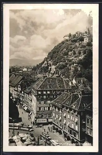 AK Graz, Hauptplatz mit Schlossberg und Strassenbahnen aus der Vogelschau