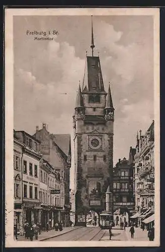 AK Freiburg i. B., Strassenbahn vorm Martinstor