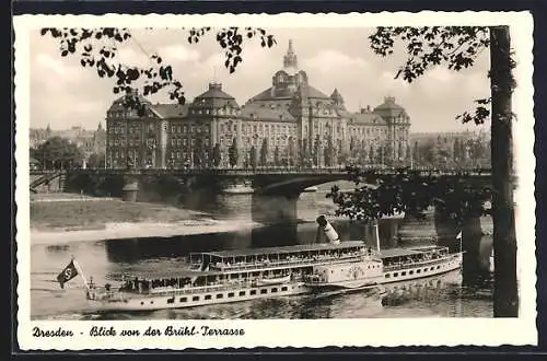 AK Dresden-Neustadt, Blick von der Brühl-Terrasse zur Stadt, MS Leipzig auf der Elbe