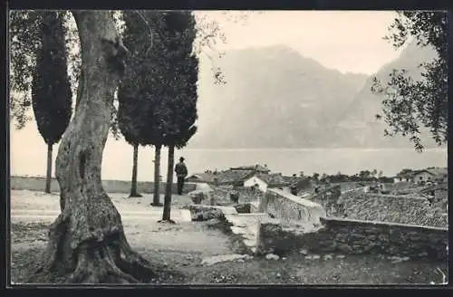 AK Torbole /Gardasee, Blick von der Kirche mit Bäumen