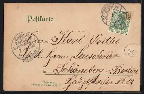 AK Soldat in Uniform vor einer Reihe an Kanonen