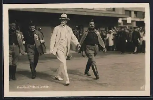 AK Praha, IX. Sletu Vsesokolskeho 1932, Präsident Masaryk (TGM) bei einem Turnfest