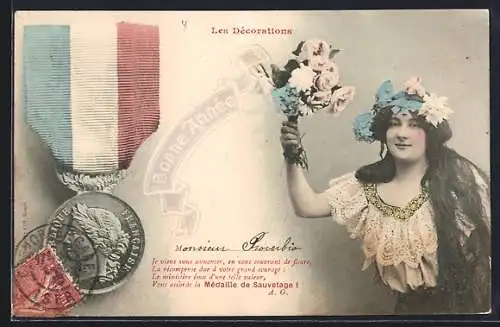 AK Frau mit Blumenstrauss, französischer Orden