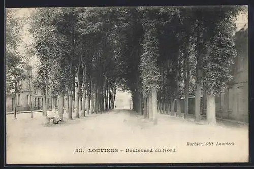 AK Louviers, Boulevard du Nord avec rangée d`arbres