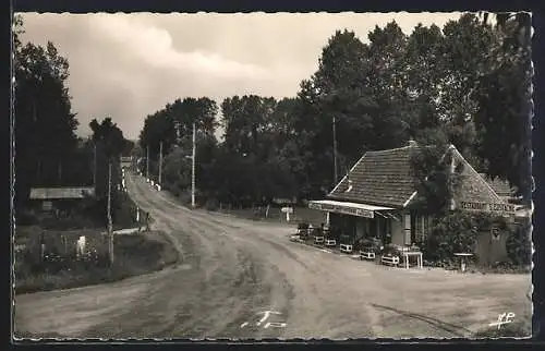 AK Gasny, Route de campagne avec restaurant à Saint-Eustache