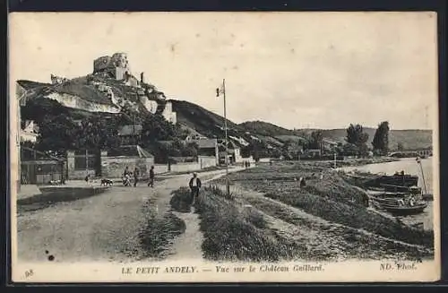 AK Andely, Vue sur le Château Gaillard et la rivière