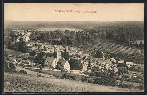 AK Lyons-la-Forêt, Vue générale du village et de la forêt environnante