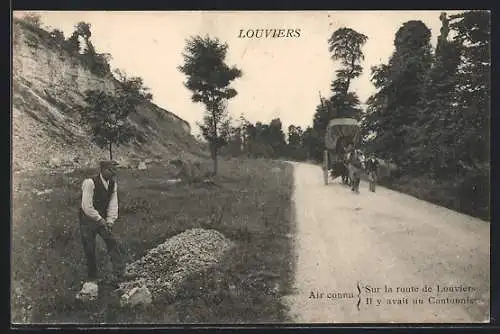 AK Louviers, Sur la route de Louviers avec un cantonnier et une charrette tirée par des chevaux