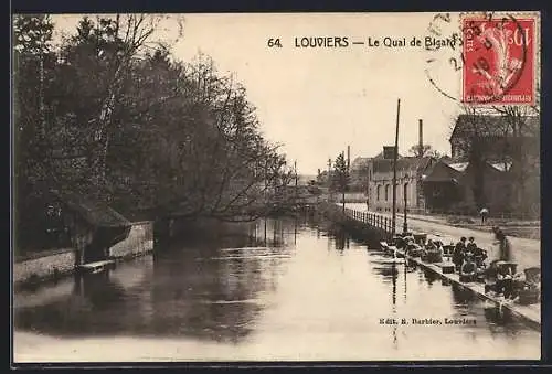 AK Louviers, Le Quai de Bigard avec vue sur la rivière et les bâtiments adjacents