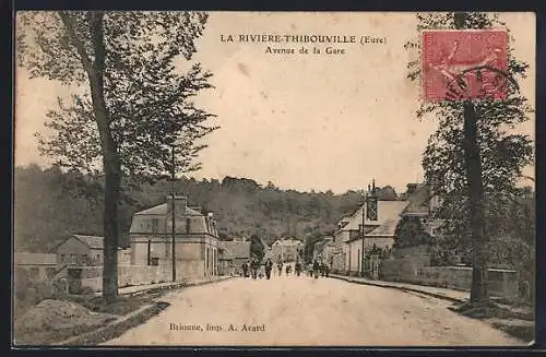 AK La Rivière-Thibouville, Avenue de la Gare