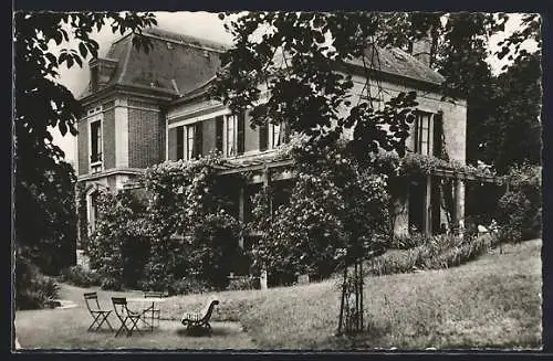 AK Giverny, Maison de repos La Musardière entourée de verdure