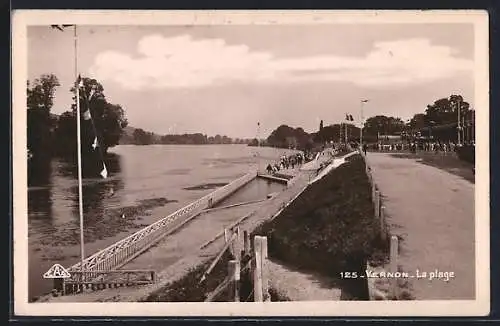 AK Vernon, La plage et promenade le long de la rivière