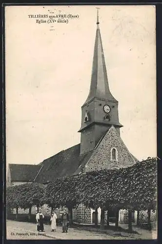 AK Tillières-sur-Avre, Église du XVe siècle avec habitants devant le parvis