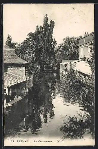 AK Bernay, La Charentonne et les maisons bordant la rivière