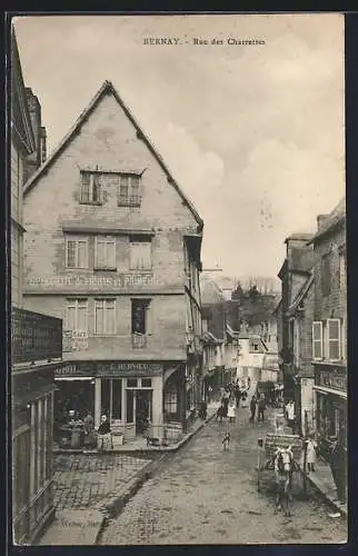 AK Bernay, Rue des Charrettes animée avec commerces et passants