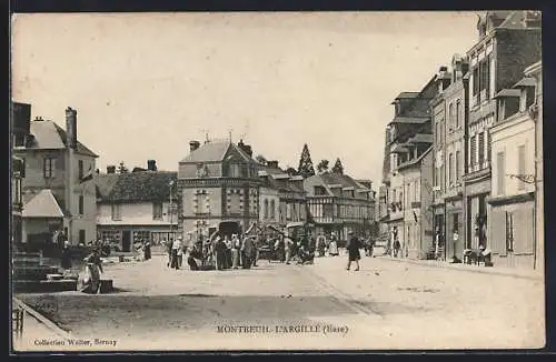 AK Montreuil-l`Argillé, Scène animée sur la place centrale du village