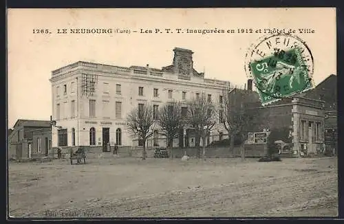 AK Le Neubourg, Les P.T.T. inaugurées en 1912 et l`Hôtel de Ville