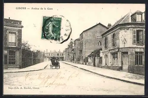 AK Gisors, Avenue de la Gare avec calèche antique