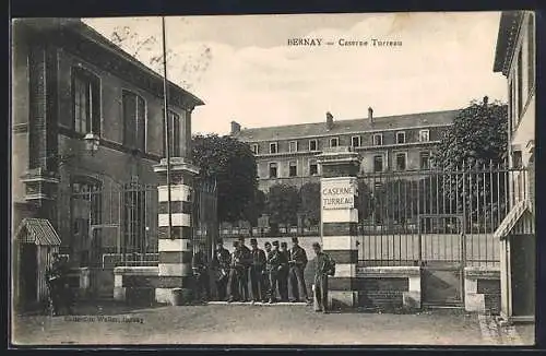 AK Bernay, Caserne Turreau avec soldats devant l`entrée