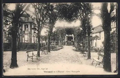 AK Verneuil, L`Hôpital, Cour Principale