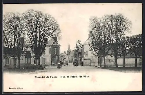 AK St-André de l`Eure, Rue de l`Hôtel de Ville avec arbres et bâtiments historiques