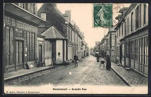 AK Nonancourt, Grande Rue animée avec passants et facades historiques