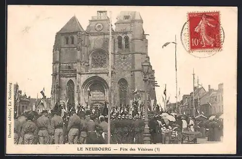 AK Le Neubourg, Fête des Vétérans devant l`église