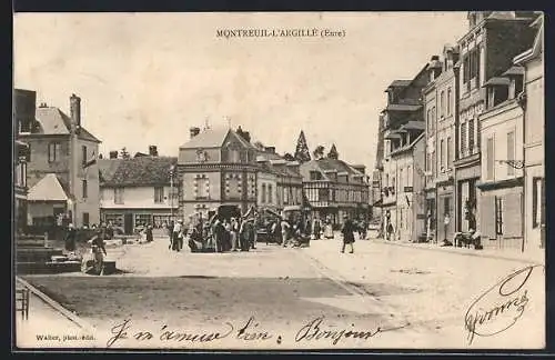 AK Montreuil-l`Argillé, Scène animée sur la place centrale du village