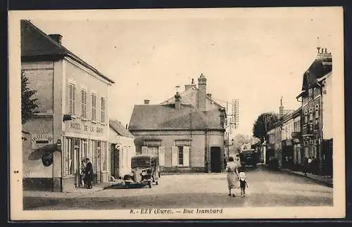 AK Ézy, Rue Isambard avec Hôtel de la Gare et passants