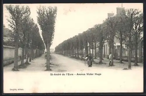 AK Saint-André-de-l`Eure, Avenue Victor Hugo avec arbres alignés et passants