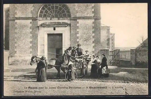 AK Beaumesnil, Arrivée des jeunes ouvrières parisiennes en calèche