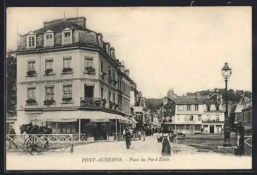 AK Pont-Audemer, Place du Pot-d`Étain avec scène urbaine et attelage devant le Grand Café du Commerce