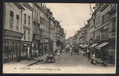 AK Louviers, La Rue de Neubourg animée avec passants et boutiques